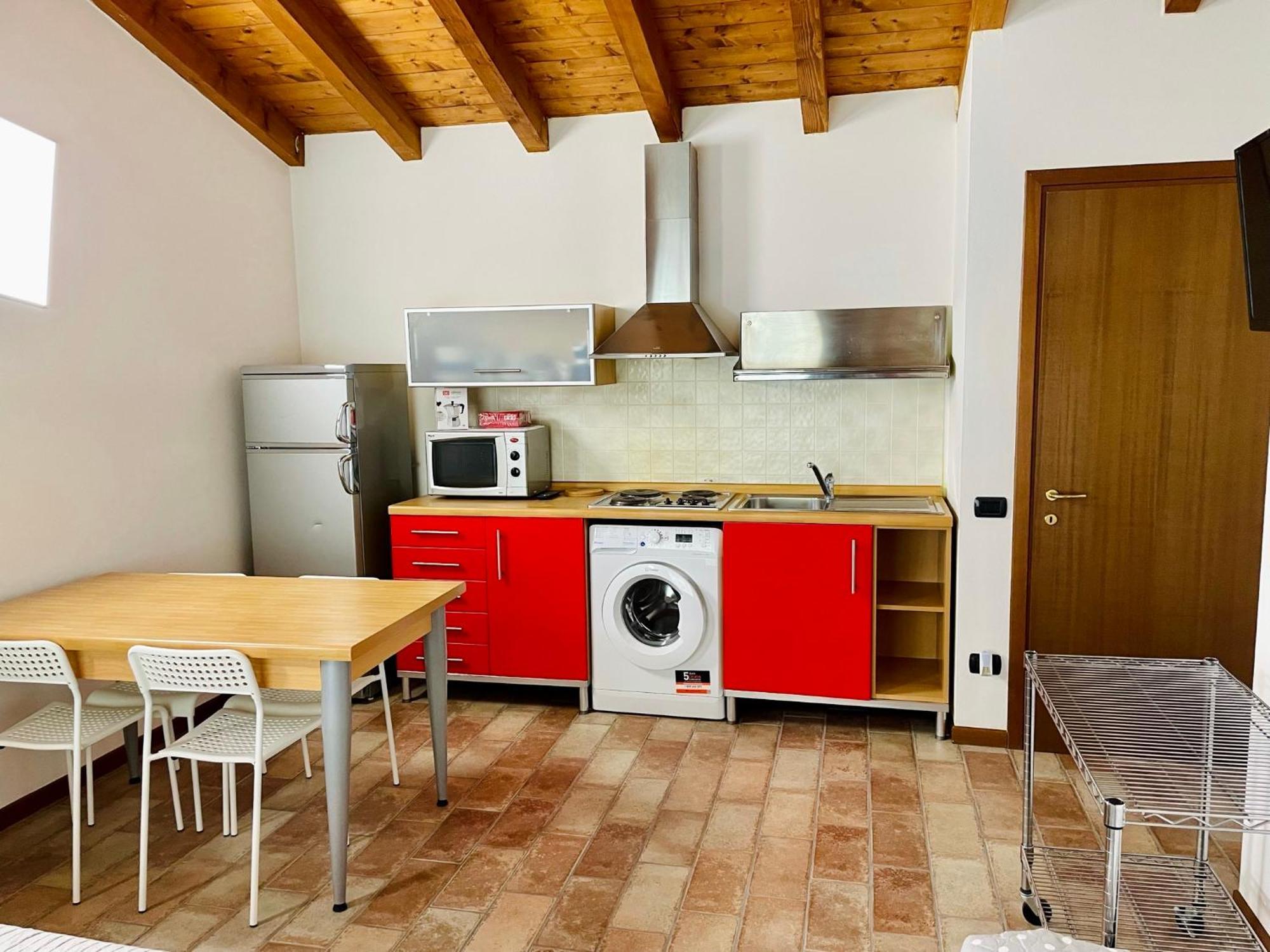 Bergamo Easy Airport Private Parking Apartment Bagian luar foto